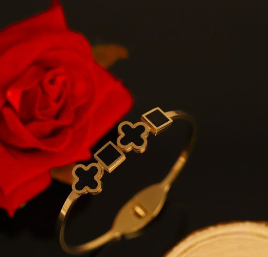 Anti Turnish 22 Karat gold plated bracelet 