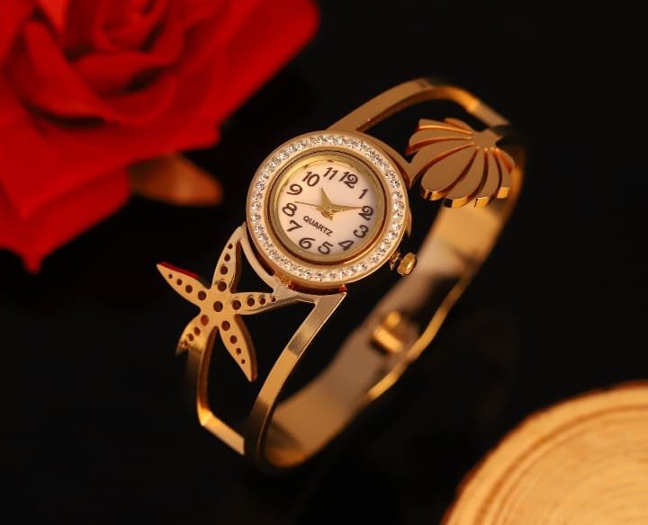 QUARTZ Golden Watch 