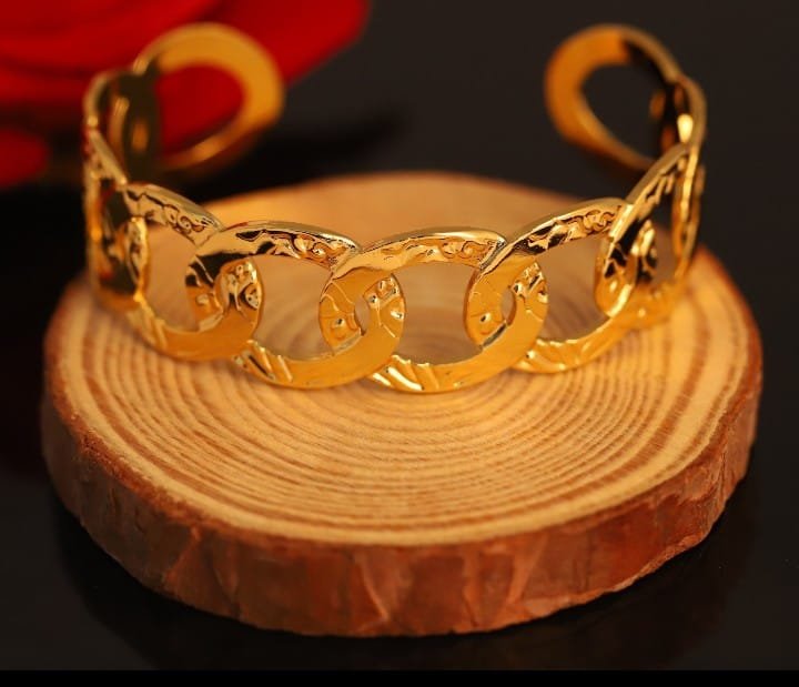 Wide Gold-Tone Sculptural Leaf and Vine Cuff Bangle